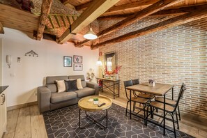 TV - Beautiful Renovated apartment in the center 3  (Madrid)