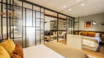 Tabla de planchar con plancha, wifi gratis, ropa de cama