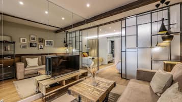 1 habitación, tabla de planchar con plancha, wifi gratis y ropa de cama