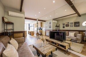 TV - Design and Comfort in the Heart of Madrid Chueca I1I (Madrid)