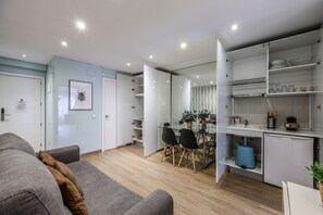 TV - Loft Gran Via - 5º No Elevator- SB1 (Madrid)