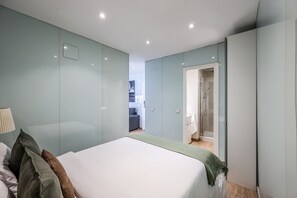 Iron/ironing board, free WiFi - Loft in Gran Via - 5º No Elevator- SB4 (Madrid)