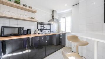 Fridge, microwave, coffee/tea maker, electric kettle