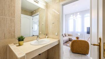 Bathtub, hair dryer, towels
