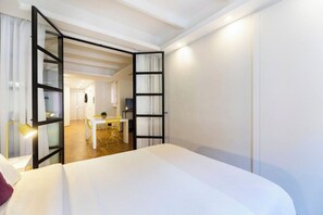 2 bedrooms, iron/ironing board, free WiFi, bed sheets - Renovated Apartment in Lavapiés (Madrid)