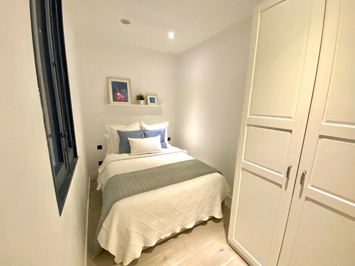 2 slaapkamers, een strijkplank/strijkijzer, gratis wifi, beddengoed