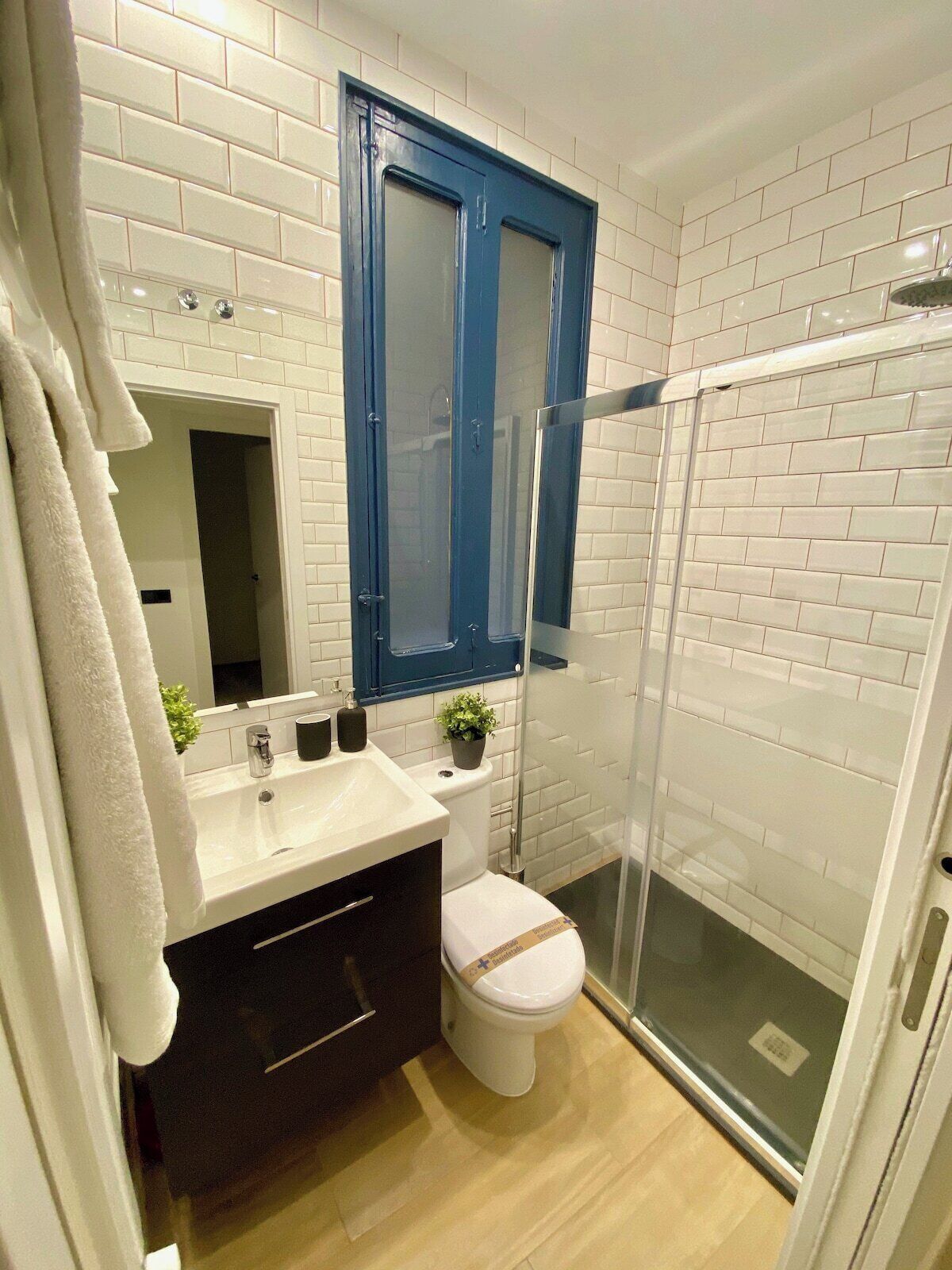 Dusj, hårføner og håndklær