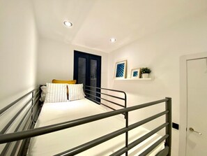 2 slaapkamers, een strijkplank/strijkijzer, gratis wifi, beddengoed