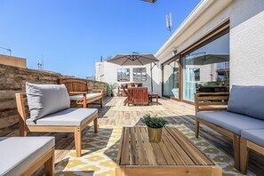 Outdoor dining - Penthouse with solarium  in Plaza Mayor and Sol (Madrid)