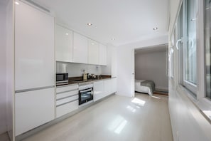 Fridge, microwave, oven, coffee/tea maker