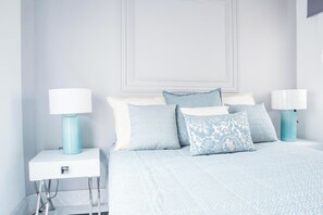 3 slaapkamers, een strijkplank/strijkijzer, gratis wifi, beddengoed