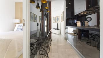 3 dormitorios, tabla de planchar con plancha, wifi gratis y ropa de cama