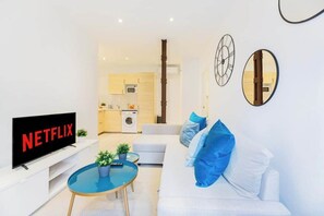 TV - Incredible Quadruple Apartment in Atocha 1B (Madrid)