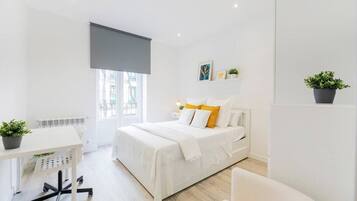 4 slaapkamers, een strijkplank/strijkijzer, gratis wifi, beddengoed