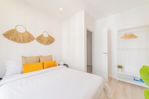 4 makuuhuonetta, silitysrauta/-lauta, ilmainen Wi-Fi, vuodevaatteet