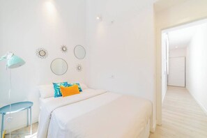 4 bedrooms, iron/ironing board, free WiFi, bed sheets
