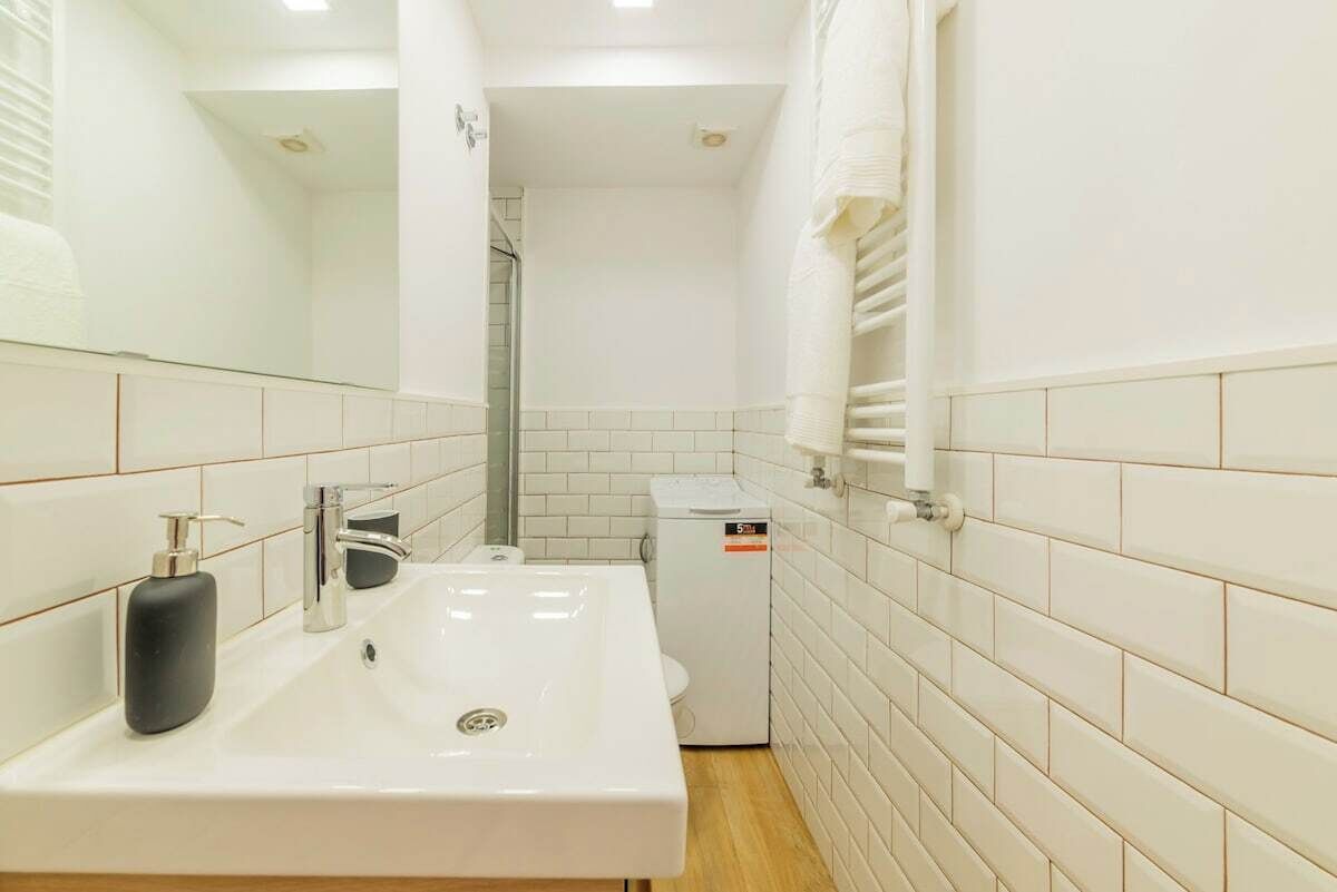 Een douche, een haardroger, handdoeken