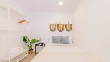 4 bedrooms, iron/ironing board, free WiFi, bed sheets