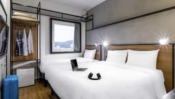 Standardrum - flera sÀngar | VÀrdeförvaringsskÄp pÄ rummet, ljudisolering och strykjÀrn/strykbrÀda