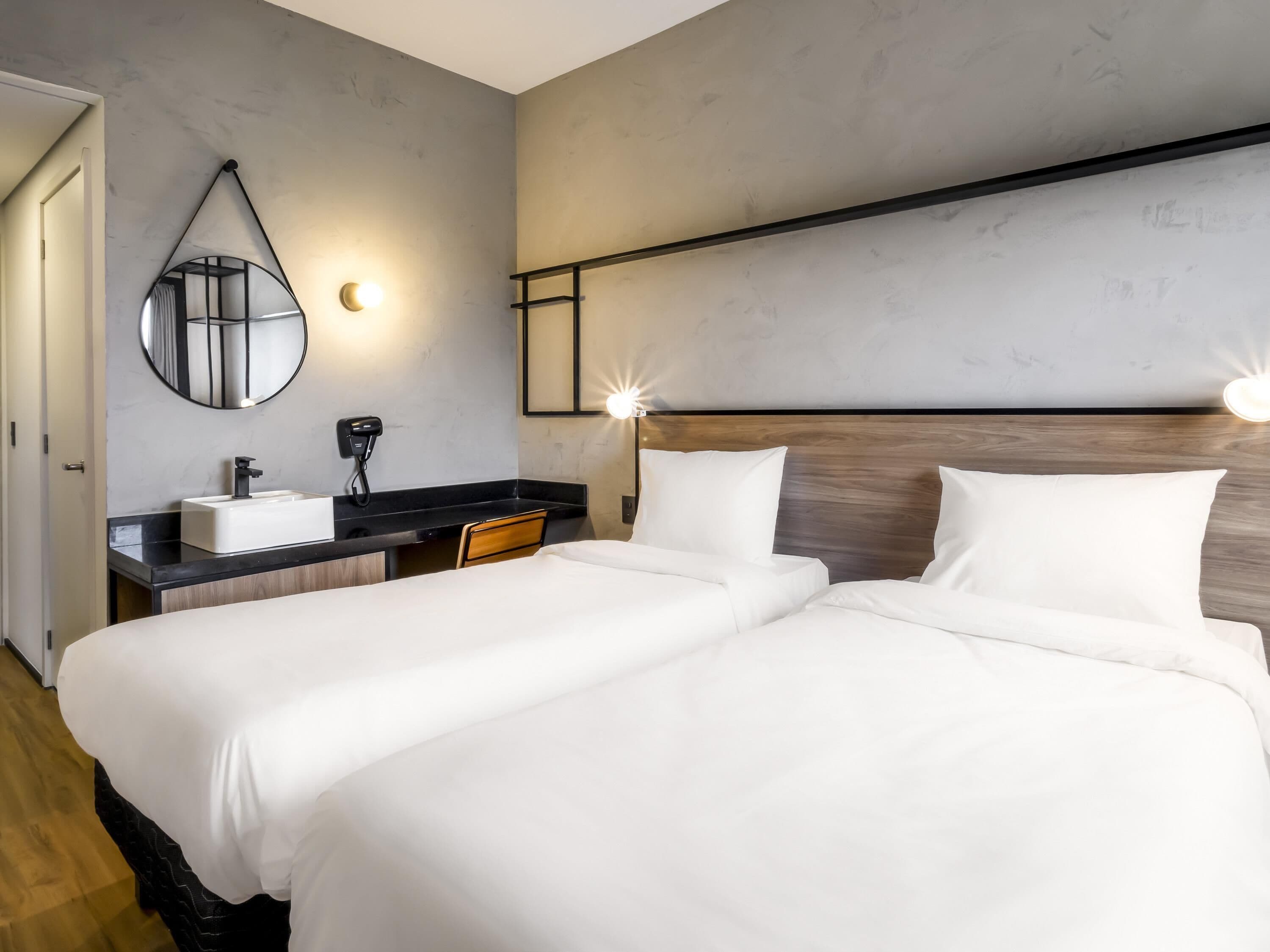 In-room safe, soundproofing, iron/ironing board, free WiFi