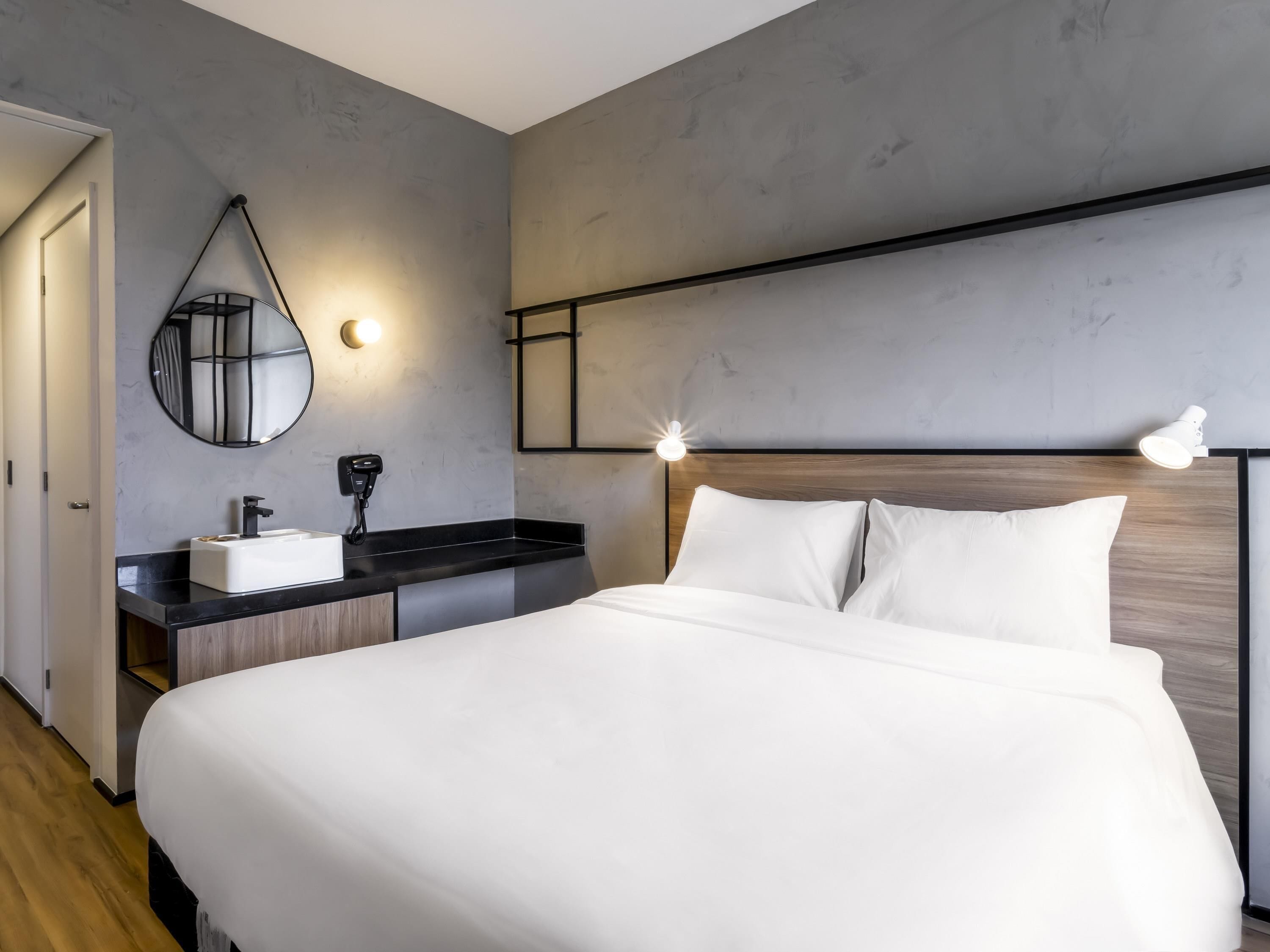 Standard Room, 1 Double Bed | In-room safe, soundproofing, iron/ironing board, free WiFi