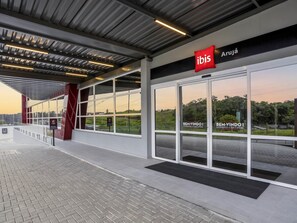 Exterior - Ibis Aruja (Aruja)