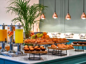 逢周末供应自助式早餐(需付费)