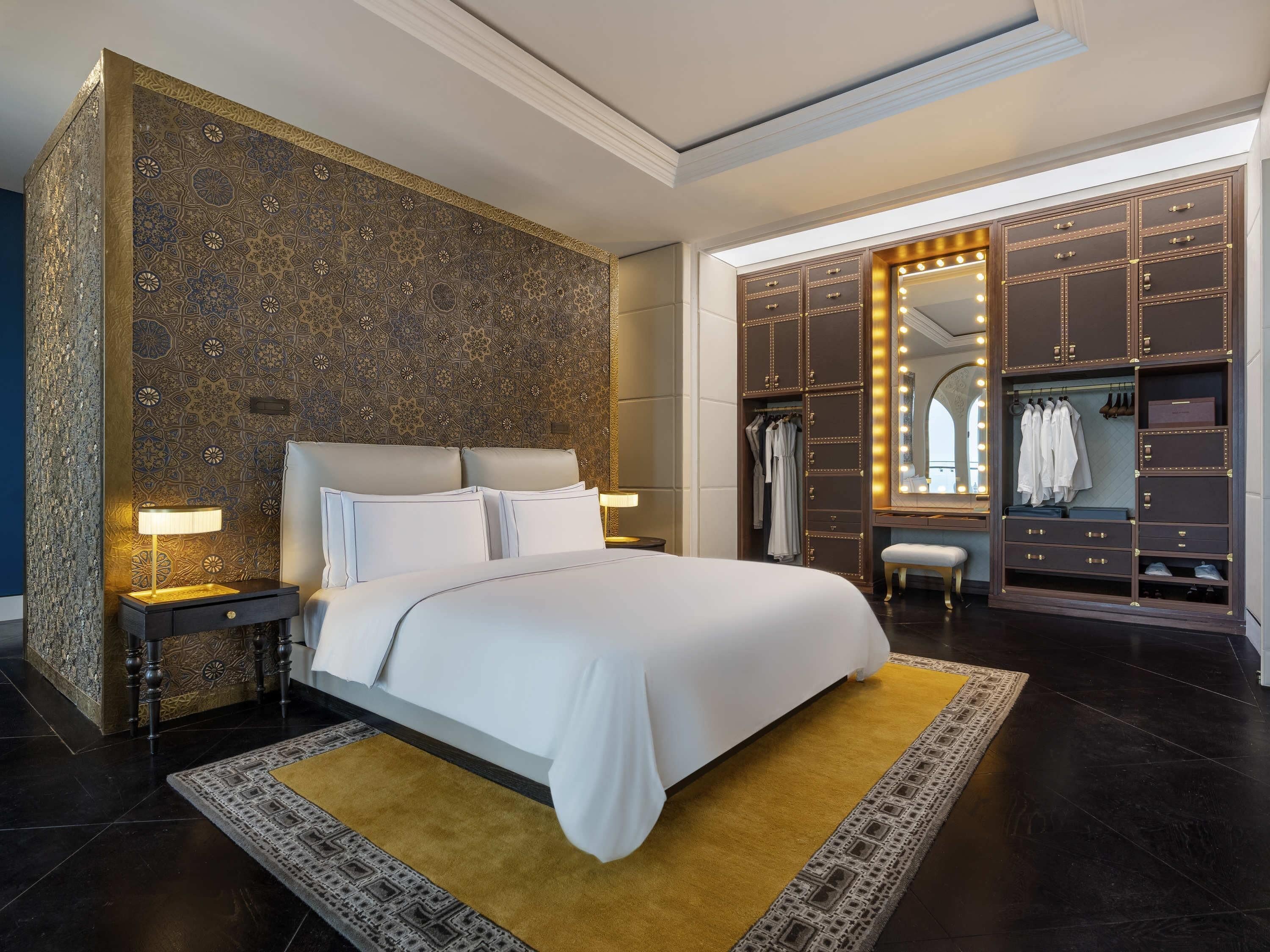 Signature Suite (Crescent) | Peralatan tempat tidur hipoalergenik, bar mini, peti besi dalam bilik 