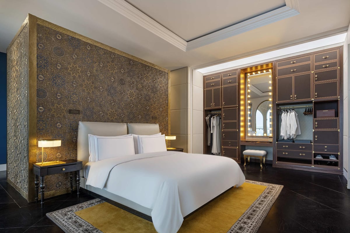 Signature Suite (Crescent)