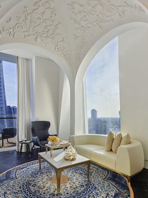 Signature Suite (Urban) | 1 bedroom, hypo-allergenic bedding, minibar, in-room safe