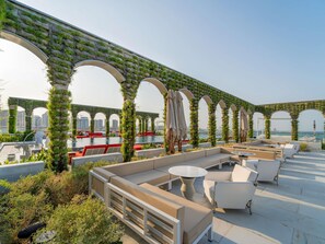 Takterrassebar, utsikt mot havet, åpen på utvalgte dager