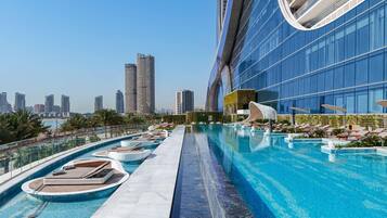 2 piscinas al aire libre, sombrillas, sillones reclinables de piscina