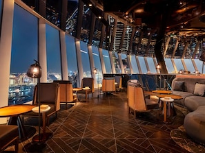 Takterrassebar, utsikt mot havet, åpen på utvalgte dager