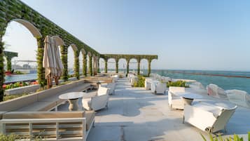 5 restaurants, breakfast, lunch, dinner served; Italian cuisine