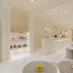 Couples treatment rooms, sauna, body treatments, deep-tissue massages