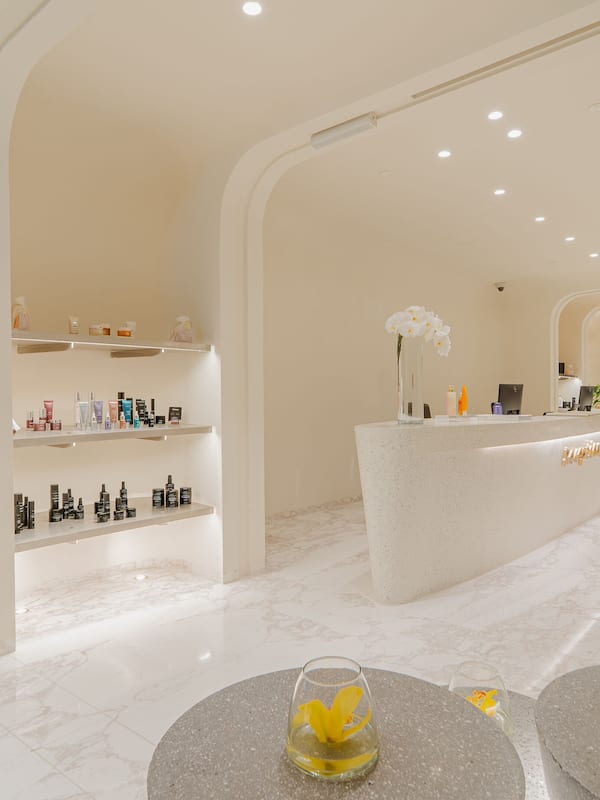 Couples treatment rooms, sauna, body treatments, deep-tissue massages
