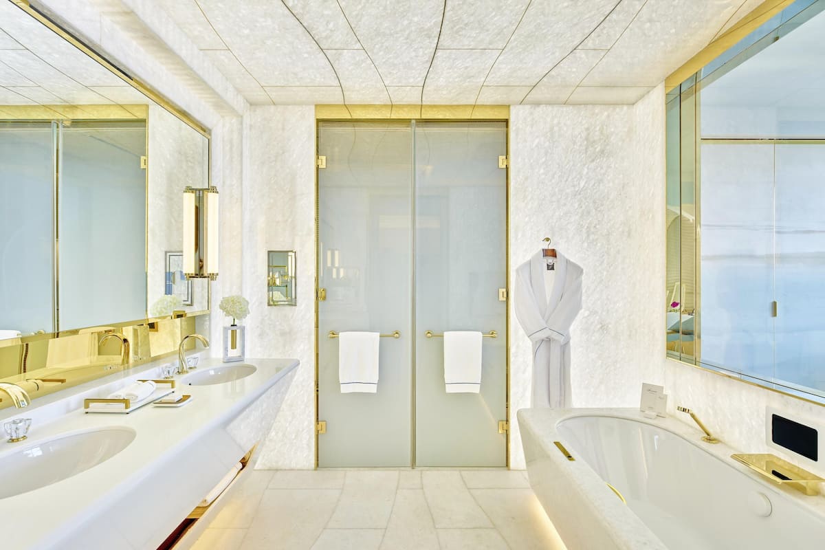 Suite junior, balcón, vista al mar | 1 habitación, sábanas de algodón egipcio y ropa de cama de alta calidad