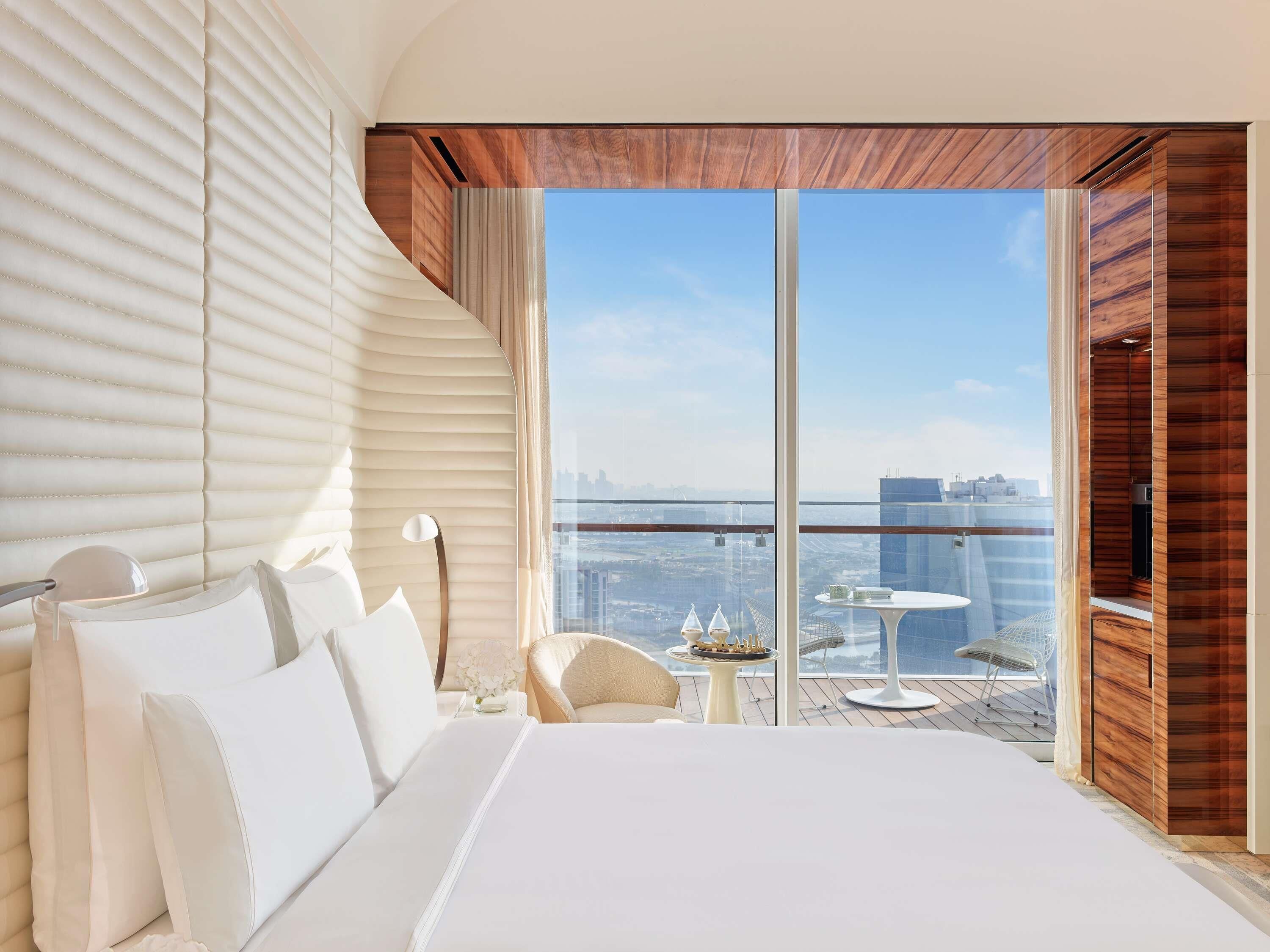 Fairmont, Room, 1 Double Bed, Balcony, City View | Egyptian cotton sheets, premium bedding, minibar, in-room safe