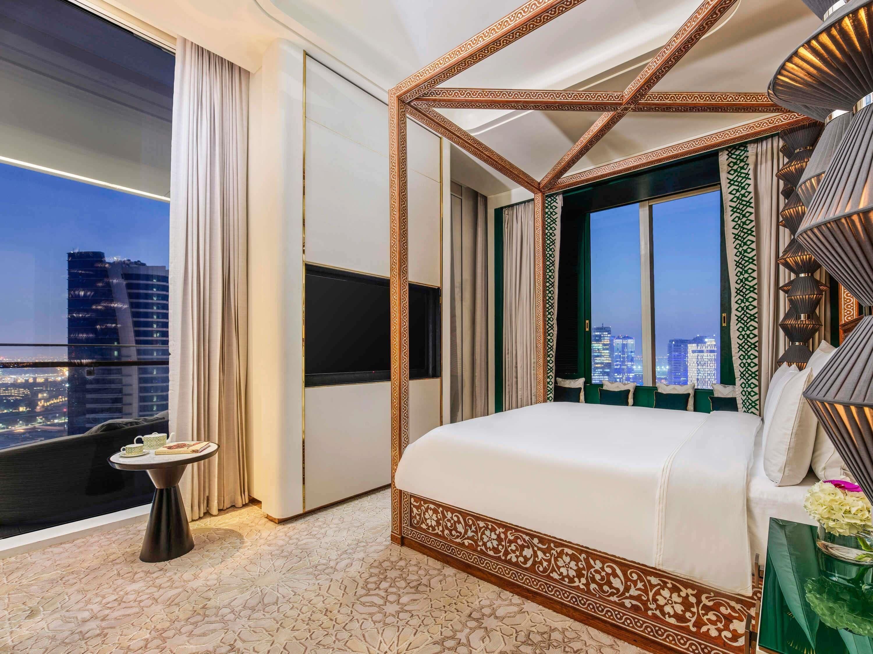 Diplomat Corner Suite | Egyptian cotton sheets, premium bedding, minibar, in-room safe
