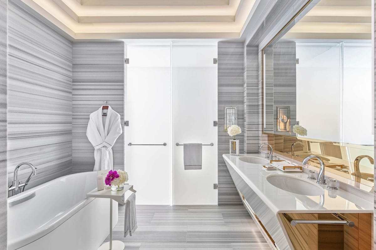 Sábanas de algodón egipcio, ropa de cama de alta calidad y minibar