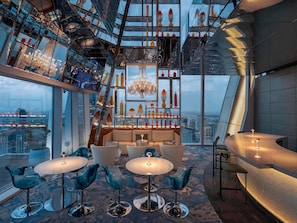 5 restaurants; breakfast, lunch, dinner, and brunch served - Fairmont Doha (Doha)
