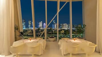5 restaurants, breakfast, lunch, dinner served; Latin American cuisine