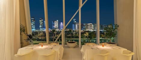 5 restaurants, breakfast, lunch, dinner served; Latin American cuisine
