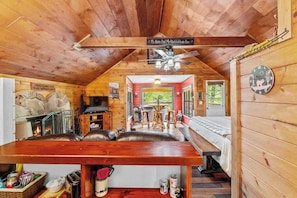 1 bedroom, iron/ironing board, free WiFi, bed sheets - Forest Retreat: Hot Tub, Free Tix, FREE pet fee (Sevierville)