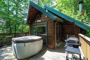 Terrace/patio - Forest Retreat: Hot Tub, Free Tix, FREE pet fee (Sevierville)