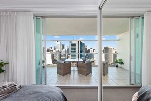 2 bedrooms, iron/ironing board, travel cot, free WiFi