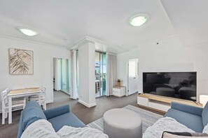 Smart TV, Netflix, streaming services