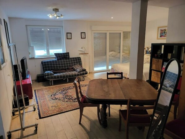 1 habitación, escritorio, wifi y ropa de cama