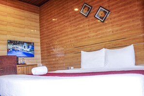 Classic Room | Premium bedding, individually furnished, desk, laptop workspace - Uranus House Uyo (Uyo)