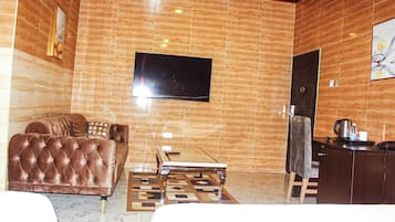 Executive Suite | Living area